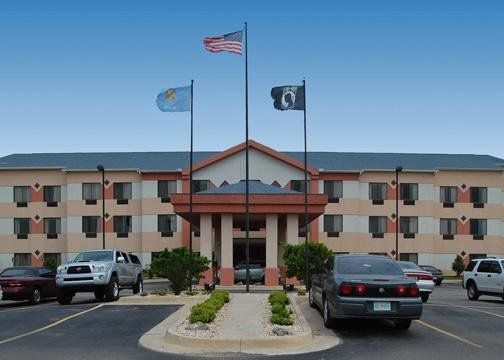 Quality Inn & Suites Midamerica Industrial Park Area Pryor Creek Ngoại thất bức ảnh